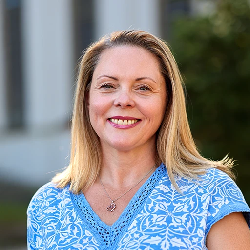 Alyson-van-Wickern-pub-leo